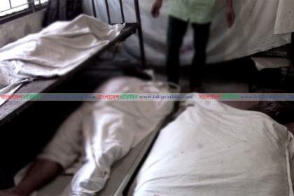 বাস ও সিএনজির সংঘর্ষে মা-মেয়েসহ নিহত ৪