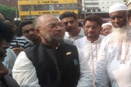 ব্যবসায়ীরা পাবেন ১০ হাজার টাকা, শ্রমিকরা ২০ কেজি চাল