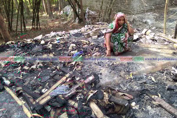 খুনের ঘটনার জের; মাদারীপুরে অর্ধশতাধিক বাড়িতে লুটপাট-অগ্নিসংযোগ