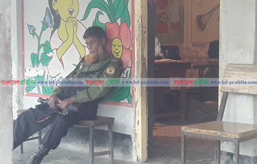 ভোটার শূন্য ফুলবাড়ির ভোট কেন্দ্রগুলো 