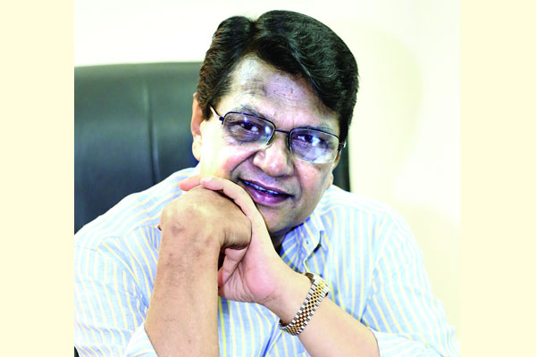 আজীবন সম্মাননায় আলমগীর