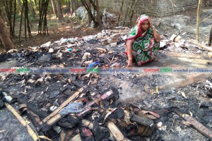 খুনের ঘটনার জের; মাদারীপুরে অর্ধশতাধিক বাড়িতে লুটপাট-অগ্নিসংযোগ