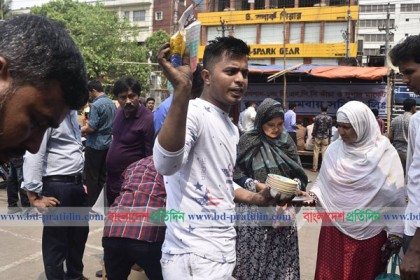 সস্তায় বিক্রি হচ্ছে গুলশান কাঁচাবাজারের আগুনে আংশিক ক্ষতিগ্রস্ত মালামাল