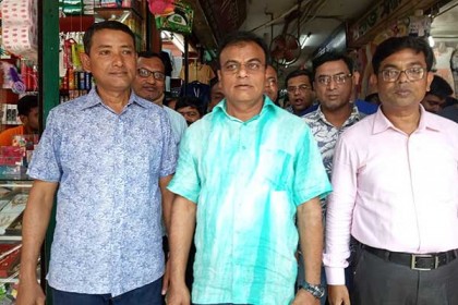 মার্কেট ও শপিং মলের অগ্নিনির্বাপক ব্যবস্থা পরিদর্শন পাবনার চেম্বার নেতাদের
