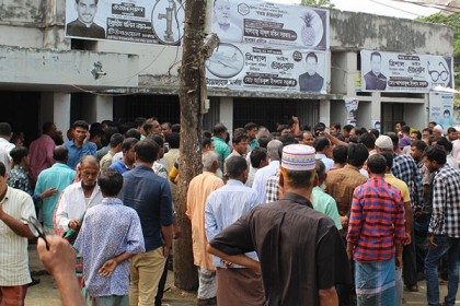 ত্রিশালে কোটি টাকার জমির ভুয়া দলিল

