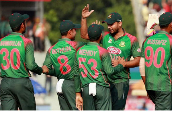 মোস্তাফিজের নিচে নেমে গেলেন মাশরাফি-মাহমুদুল্লাহ-সৌম্য