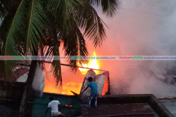 বগুড়ায় বসত বাড়িতে আগুন