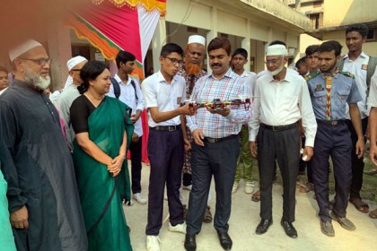 ড্রোন বানালো ঝিনাইদহ বালক বিদ্যালয়ের একদল ছাত্র

