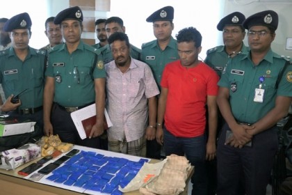 বরিশালে ইয়াবাসহ আটক ২

