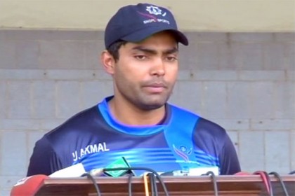 দলে ঢুকেই নতুন বিতর্কে জড়ালেন উমর আকমল