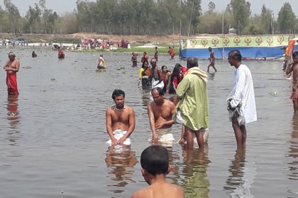 করোতোয়া নদীর উল্টো স্রোতে পূণ্য স্নান শুরু 