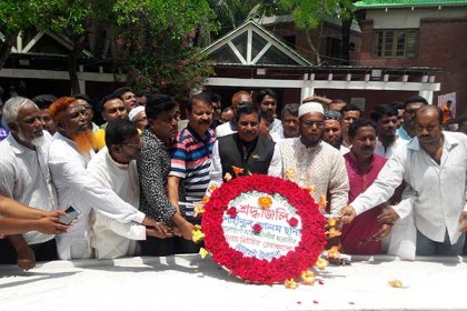 বঙ্গবন্ধুর সমাধিতে মোল্লাহাটের নবনির্বাচিত উপজেলা চেয়ারম্যানের শ্রদ্ধা