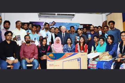 গার্ডিয়ান লাইফের ডিজিটাল মিডিয়া প্রতিযোগিতার বিজয়ীদের পুরস্কার প্রদান
