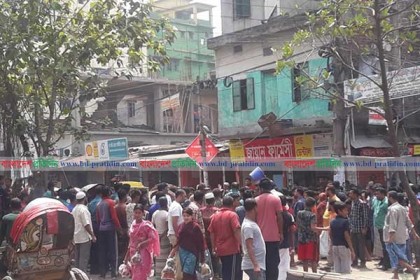 পানির দাবিতে যাত্রাবাড়ীতে বিক্ষোভ