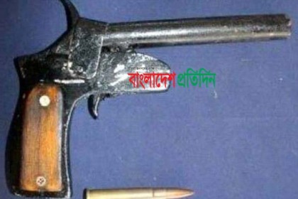 শার্শায় অস্ত্র গুলিসহ ব্যবসায়ী আটক