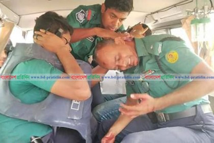 পুলিশ বক্স ভাংচুর পাটকল শ্রমিকদের, ট্রাফিক ইন্সপেক্টরসহ আহত ৫