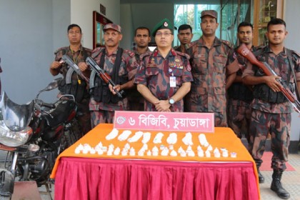 চুয়াডাঙ্গায় সাড়ে ৫ কেজি রূপা জব্দ 

