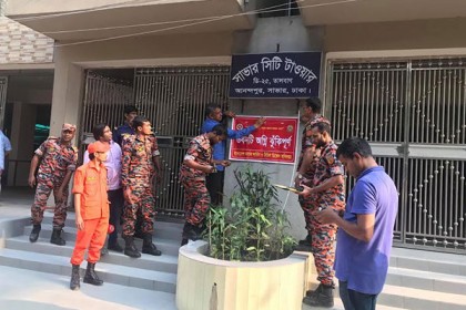 সাভারে ঝুঁকিপূর্ণ ভবন চিহ্নিত করছে ফায়ার সার্ভিস