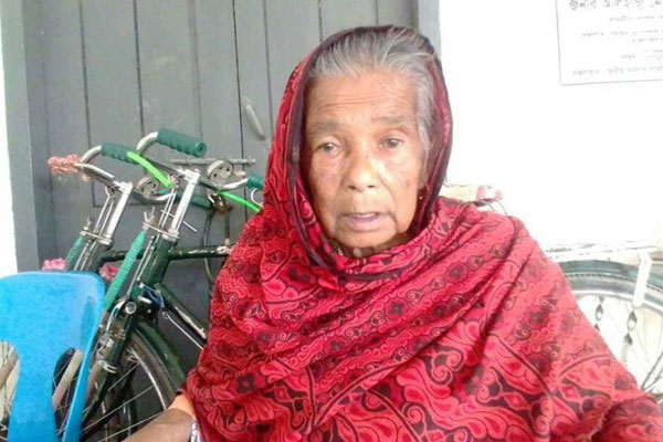 ঠাকুরগাঁওয়ে ২২ বিঘা জমি হাতিয়ে নিয়ে মাকে বাড়ি থেকে তাড়িয়ে দিল ৩ ছেলে!

