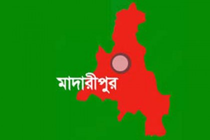 নির্যাতনকারী প্রধান শিক্ষকের অপসারণ দাবিতে মানববন্ধন-ক্লাস বর্জন