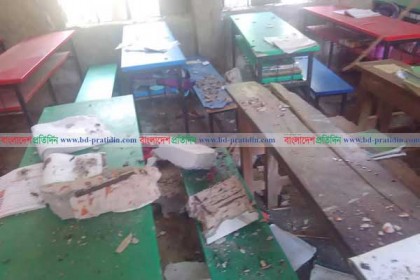 বরগুনায় ক্লাস চলাকালে ভবনের ছাদ ধসে শিক্ষার্থী নিহত