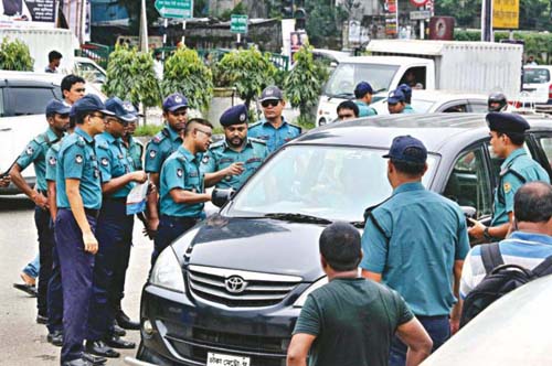 রাজধানীতে ট্রাফিক আইন অমান্যে ২৪ ঘণ্টায় পাঁচ হাজার মামলা