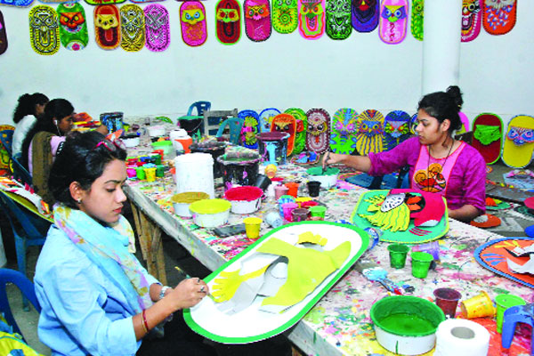 মঙ্গল শোভাযাত্রায় থাকছে পাখি হাতি মাছ পুতুল