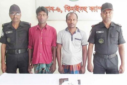 ঝিনাইদহে অস্ত্র-গুলিসহ আটক ২