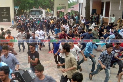 চবিতে পুলিশ-ছাত্রলীগ সংঘর্ষে রণক্ষেত্র, আহত ২০