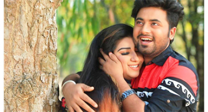 সারা ফেলেছে 'অভিমানি ললনা'