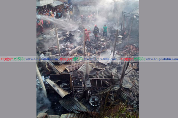আগুনে পুড়ে মাগুরায় ৫ দোকান ভস্মীভূত