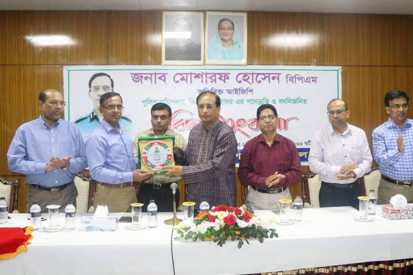 বরিশালের বিদায়ী পুলিশ কমিশনারকে সংবর্ধনা