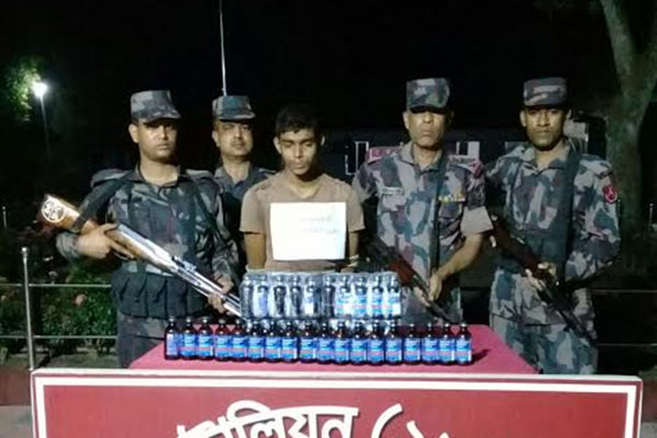 বেনাপোল সীমান্তে বিপুল পরিমাণ ফেন্সিডিলসহ আটক ১