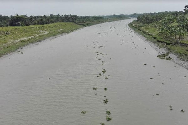 কপোতাক্ষ নদে পলি জমে ফের মরণদশা

