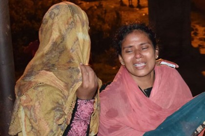 কর্ণফুলি নদীতে নৌকা ডুবে নিখোঁজ ৪ 