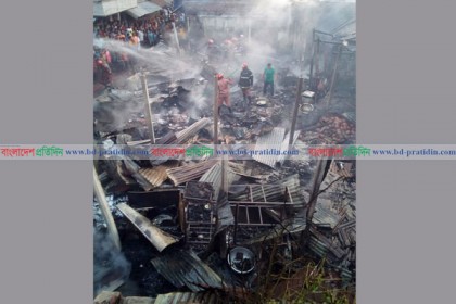 আগুনে পুড়ে মাগুরায় ৫ দোকান ভস্মীভূত