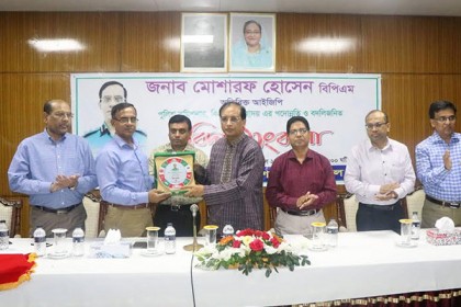 বরিশালের বিদায়ী পুলিশ কমিশনারকে সংবর্ধনা