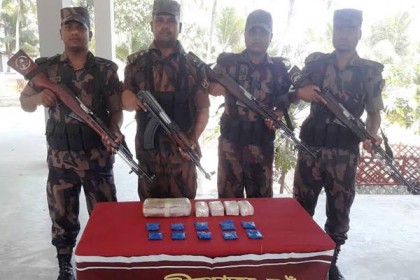 টেকনাফে পৃথক অভিযানে ২১ হাজার ইয়াবা উদ্ধার, আটক ১