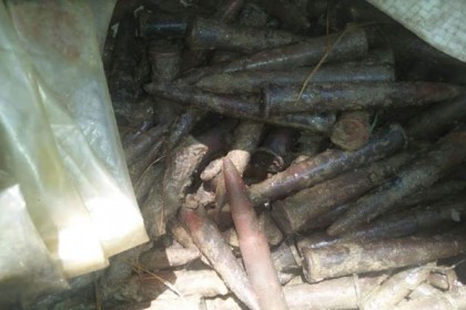 রাজশাহীতে পুকুরের পানিতে মিলল ৩৭৫ রাউন্ড গুলি
