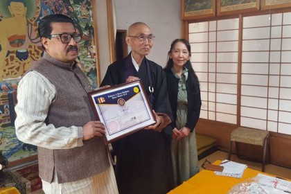 দ্য ফ্রেন্ড অব হিউম্যানিটি পদক পেলেন নোবিপ্রবি ভিসি