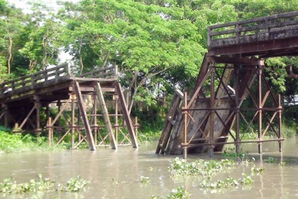 তিন বছরেও মেরামত হয়নি কালীজিরা নদীর ব্রিজ

