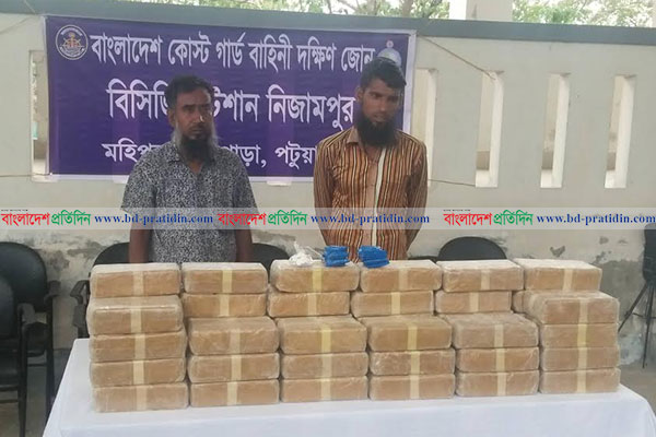 কুয়াকাটায় দুই ট্রলার থেকে ৫ লাখ ইয়াবা জব্দ, আটক ১৫