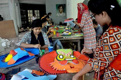 বর্ষবরণে প্রস্তুত চট্টগ্রাম    

