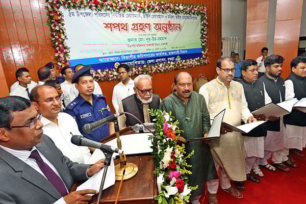 শপথ নিলেন বগুড়ার ১২ উপজেলা পরিষদের নবনির্বাচিতরা

