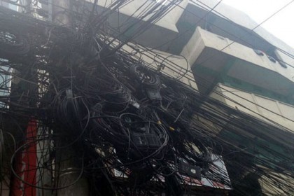 তারের জঞ্জালমুক্ত হচ্ছে না সিলেট!