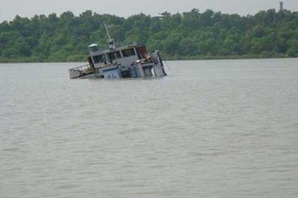 পশুর চ্যানেলে লঞ্চ ও বার্জ ডুবি : দুই শ্রমিকের লাশ উদ্ধার