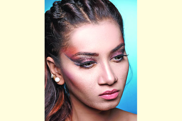 ড্রামাটিক সাজে আইল্যাশ