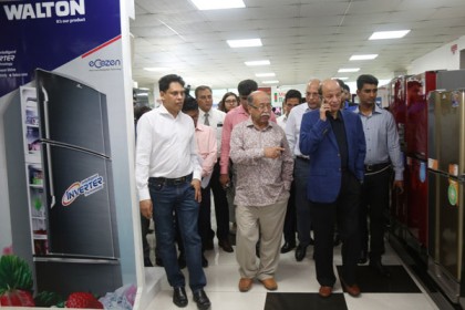 ওয়ালটন কারখানা পরিদর্শনে শিল্পমন্ত্রী ও প্রতিমন্ত্রী