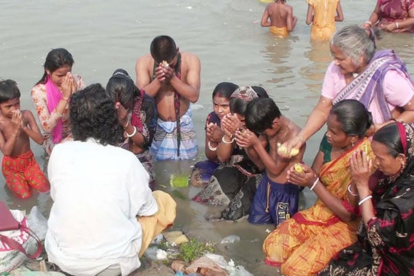 টাঙ্গাইলে স্নানোৎসবে সহস্রাধিক পুণ্যার্থীর ঢল