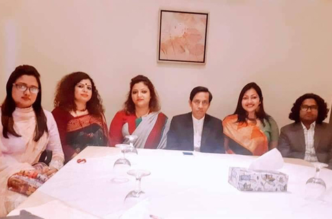 'নুসরাত হত্যাকাণ্ডে জড়িতদের ফাঁসি চাই'